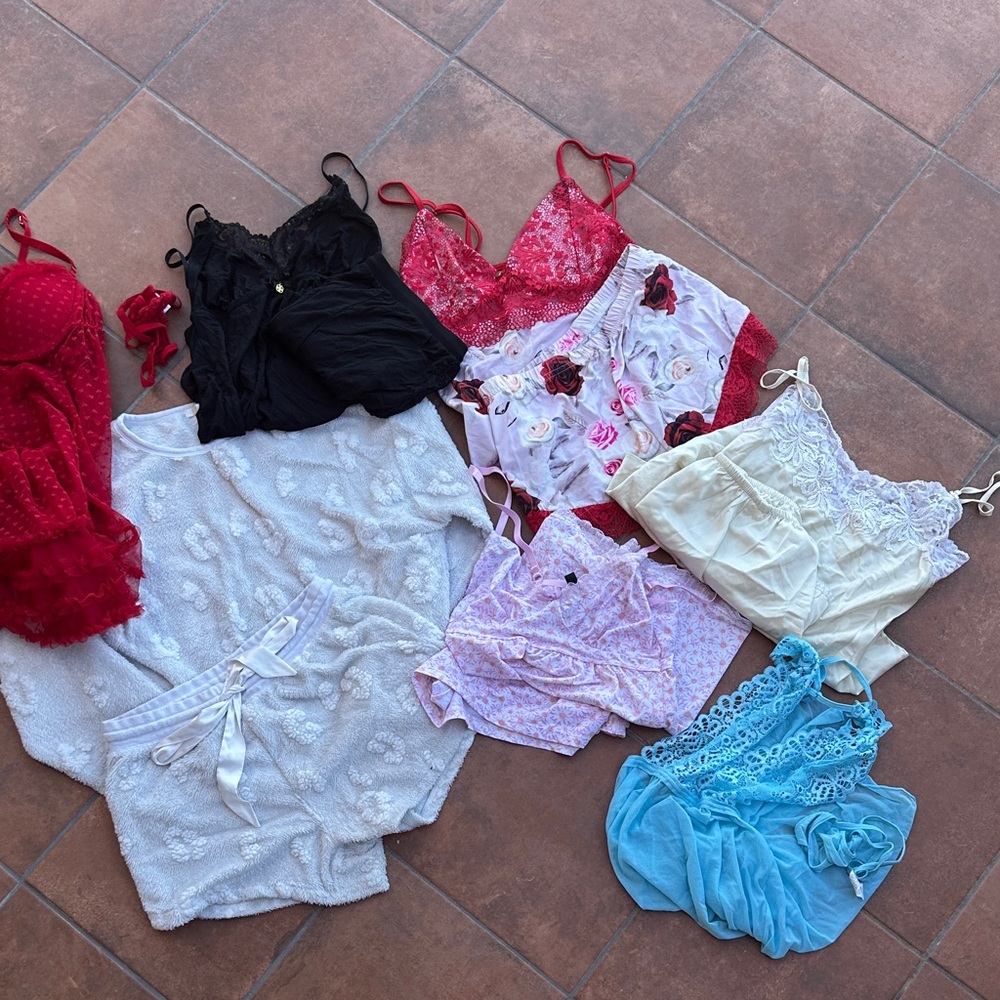 Elegant Women's Lace Sleepwear Set - Black, Red, White, Blue